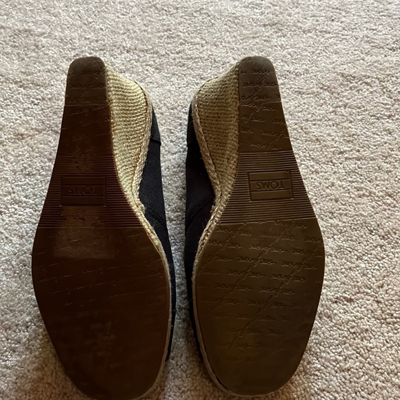 Toms Black Wedge Sandals - Picture 4 of 4